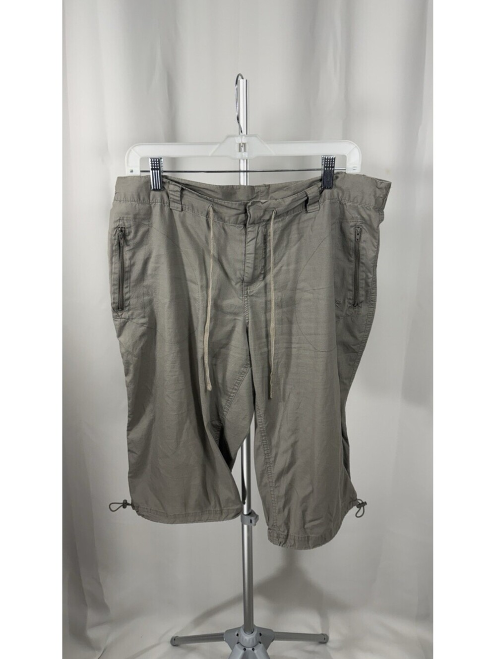 Danskin Now Womens L 12 14 Gray Cargo Bermuda Shorts Zip Pocket